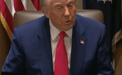 Ofensiva dos EUA atinge instalações nucleares do Irã; Trump celebra resultado