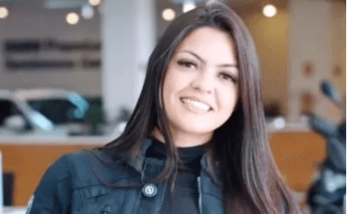 Jovem morre ao bater moto de luxo na traseira de carro na BR-116