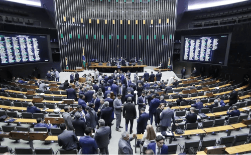 Governo Lula é pego de surpresa com votação do IOF