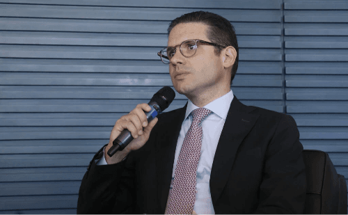 Presidente da Câmara surpreende ao pautar votação contra aumento do IOF