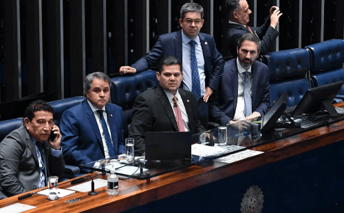 Senadores seguem deputados e Congresso impõe derrota a Lula e anula alta do IOF