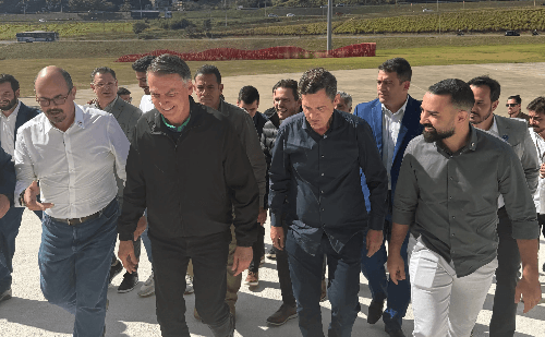 Lincoln Drumond acompanha Bolsonaro em evento político e sobe rampa da Cidade Administrativa