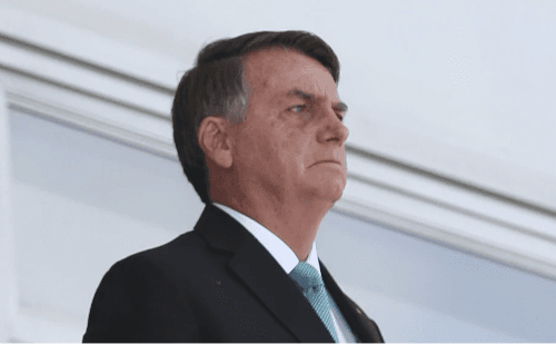 Mesmo inelegível, Bolsonaro recebe apoio para 2026 durante evento do PL