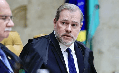 Com voto emocionado de Toffoli, STF define regulamentação das redes