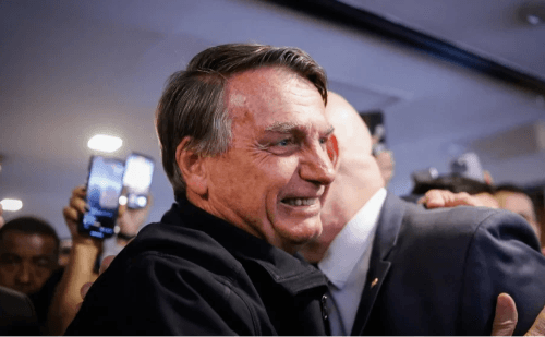 Bolsonaro anuncia uso de doações para defesa e convoca ato em São Paulo