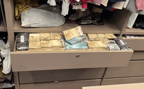 Desvio de R$ 1,4 bi: PF encontra dinheiro em casa de ex-prefeito na Bahia