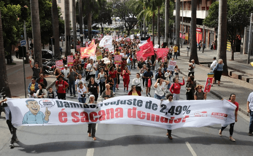 BH vai à justiça contra greve dos professores e reabre escolas para refeições