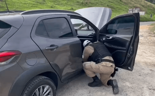 Mulher é presa na BR-381 com carro clonado roubado no Rio de Janeiro