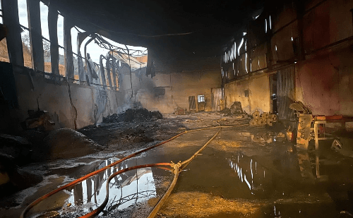 Incêndio destrói parte de indústria de reciclagem em Vargem Alegre