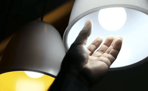 Energia elétrica mais cara em julho: ANEEL mantém bandeira vermelha em todo o Brasil