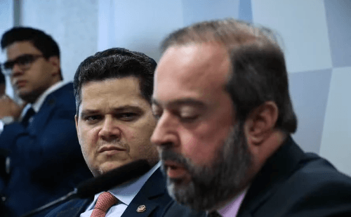 Davi Alcolumbre articula para derrubar Alexandre Silveira do Ministério de Minas e Energia