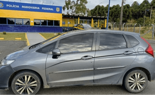 Carro furtado em test drive é recuperado em Poços de Caldas