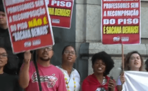 Salários de professores são cortados após greve em BH