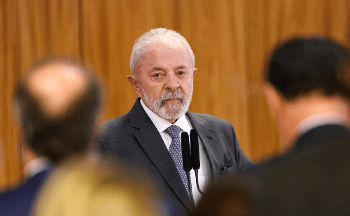 The Economist destaca desafios de Lula: influência externa em declínio e aprovação interna em baixa