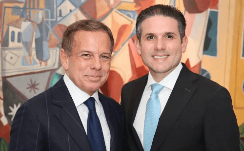 Presidente da Câmara é homenageado por Doria após queda do IOF