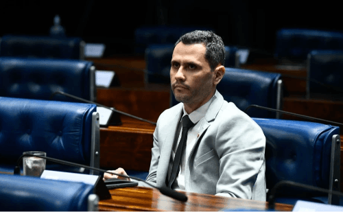 Cleitinho critica elite política e promete governo justo para todos