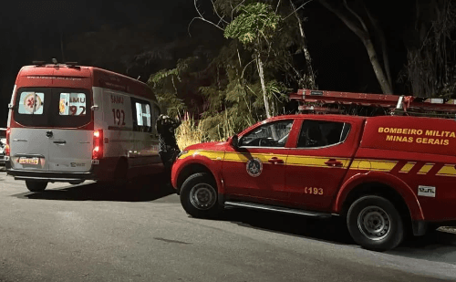 Pai e filhas ficam feridos após carro cair em ribanceira em Timóteo