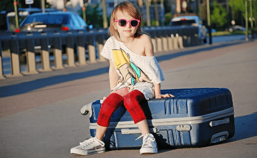 Pais podem autorizar online viagem de filhos menores em todo o Brasil