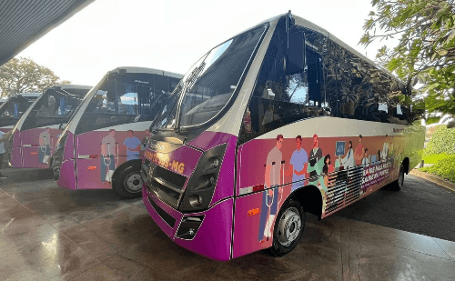 Contagem recebe evento de entrega de micro-ônibus do SUS