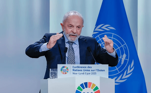 Lula assume presidência do Mercosul e se instala na embaixada brasileira