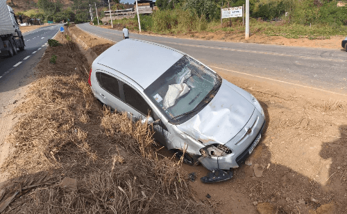 Acidente em Nova Era deixa dois feridos na BR-381
