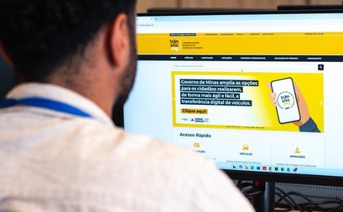 Mineiros já podem regularizar veículos online com nova função digital