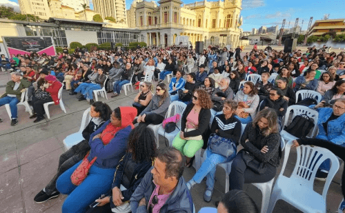 Professores de BH encerram greve após 29 dias