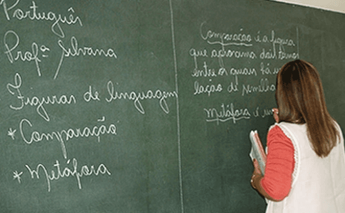Professora demitida no início do ano letivo será indenizada no Brasil