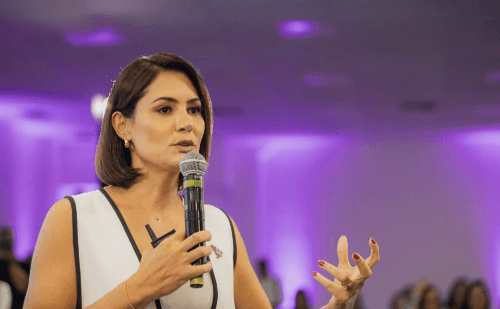 Michelle repudia recepção de Lula a iraniano no Rio