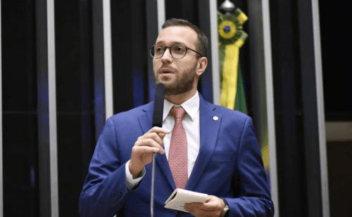 Deputado do Paraná ataca Lula por ações internacionais