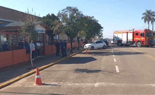 Adolescente invade escola e esfaqueia crianças; uma morreu