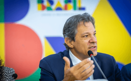 Haddad diz que segue na Fazenda e nega disputar eleição