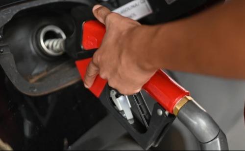 Gasolina sobe sem justificativa em MG e DF, alerta ministro