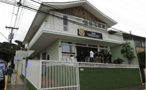 Mulher mata a mãe por herança após gastar fortuna do pai em Itajubá
