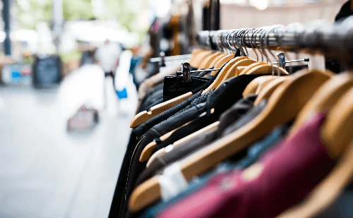 Moda circular ganha força no Brasil e propõe ciclo infinito para roupas