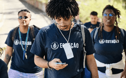 Projeto leva aulas gratuitas de fotografia a sete cidades mineiras ao longo da ferrovia