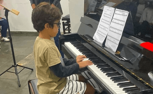 Escola Municipal de Música TOM realiza recital de piano nesta sexta-feira