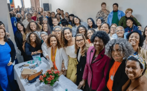 Janja inicia aproximação com evangélicas em encontros pelo país