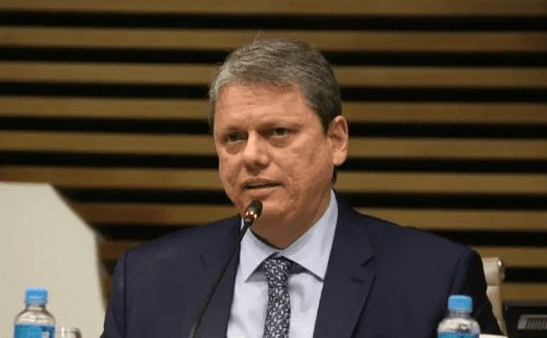 Tarcísio defende diplomacia diante da taxação americana