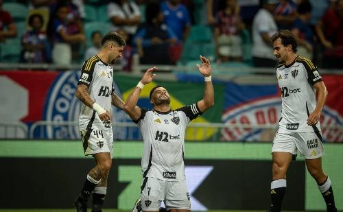 Veja Hulk marcando gol olímpico, mas Atlético perde para o Bahia nos acréscimos