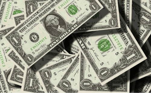 Dólar sobe com temor de guerra comercial entre Brasil e EUA