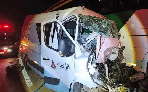 Morre motorista da Van de Timóteo que bateu em ônibus da Gontijo; passageira também morreu