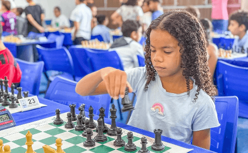 Ipatinga sedia torneio de xadrez com jovens de todo o estado