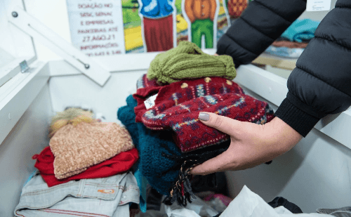 Campanha do Agasalho arrecada roupas e cobertores em Ipatinga