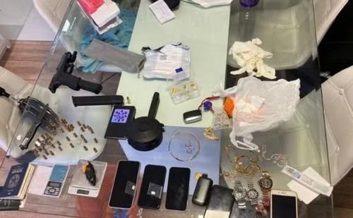 Tragédia em Curitiba: sangue na parede revela morte de casal estrangeiro em cobertura
