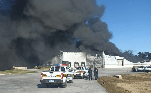 Produção da van Ford Transit é paralisada após incêndio em fábrica uruguaia