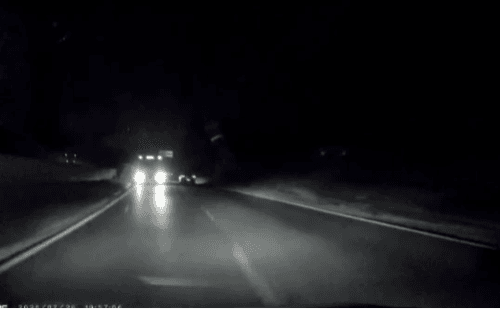 Vídeo: motoristas trafegam na contramão por falha de sinalização em trevo da BR-381 em Caeté
