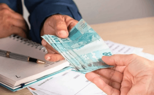Pesquisa aponta que 61% dos brasileiros já se arrependem de emprestar dinheiro a amigos