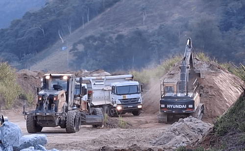 Desvio muda trânsito na BR-381 em Antônio Dias