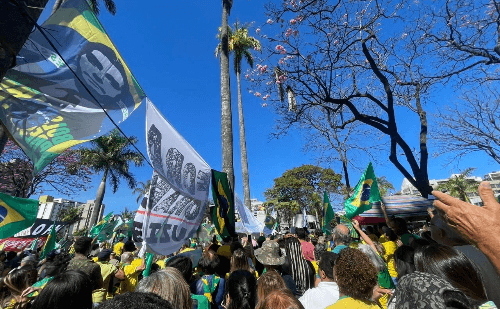 Protestos em Belo Horizonte pedem impeachment de Moraes e Lula